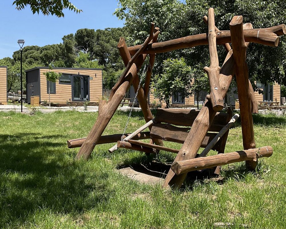 -22-ZonaCom-columpio